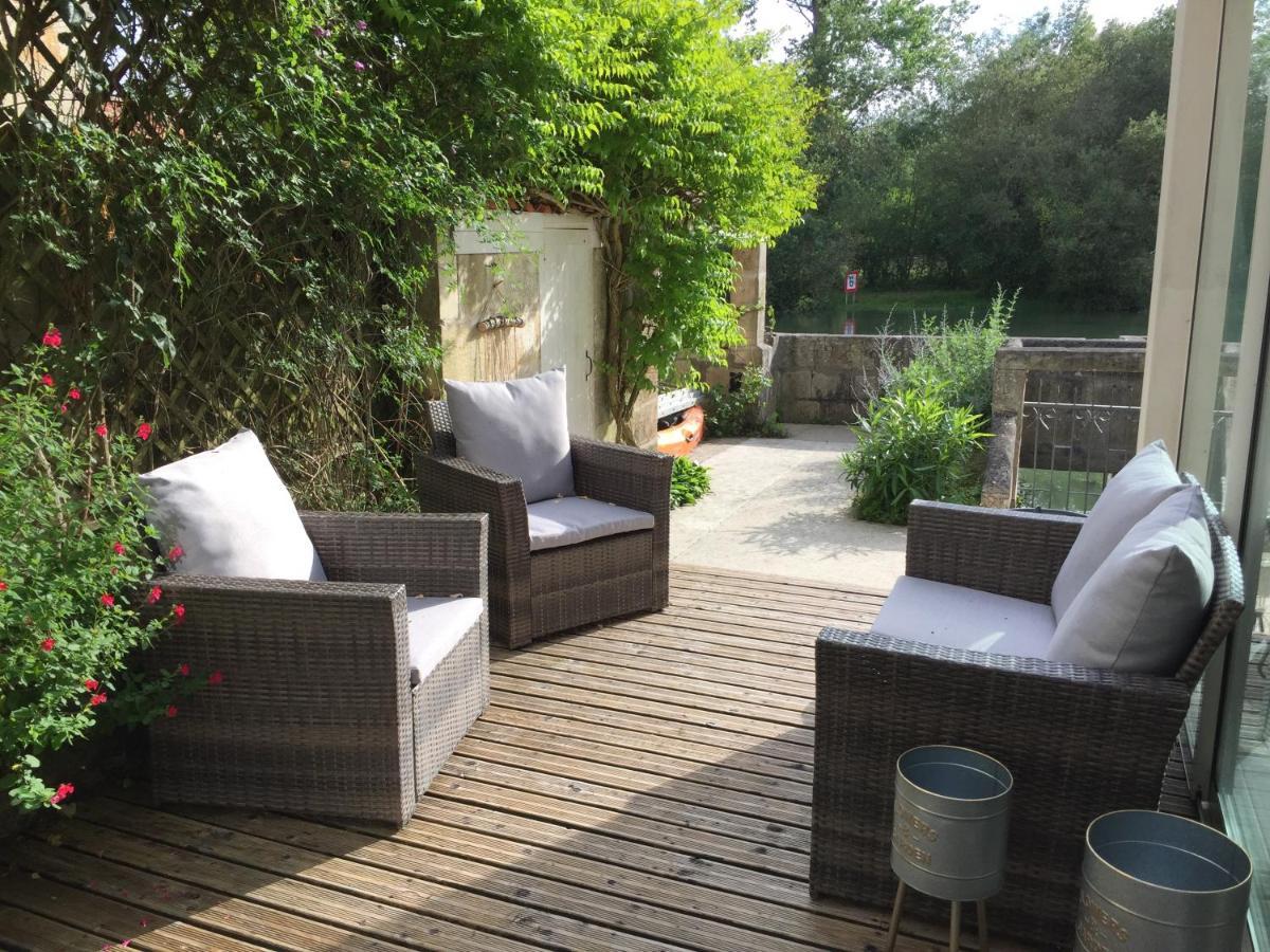 De Charme Et D'Eau Bed & Breakfast Saint-Savinien Стая снимка