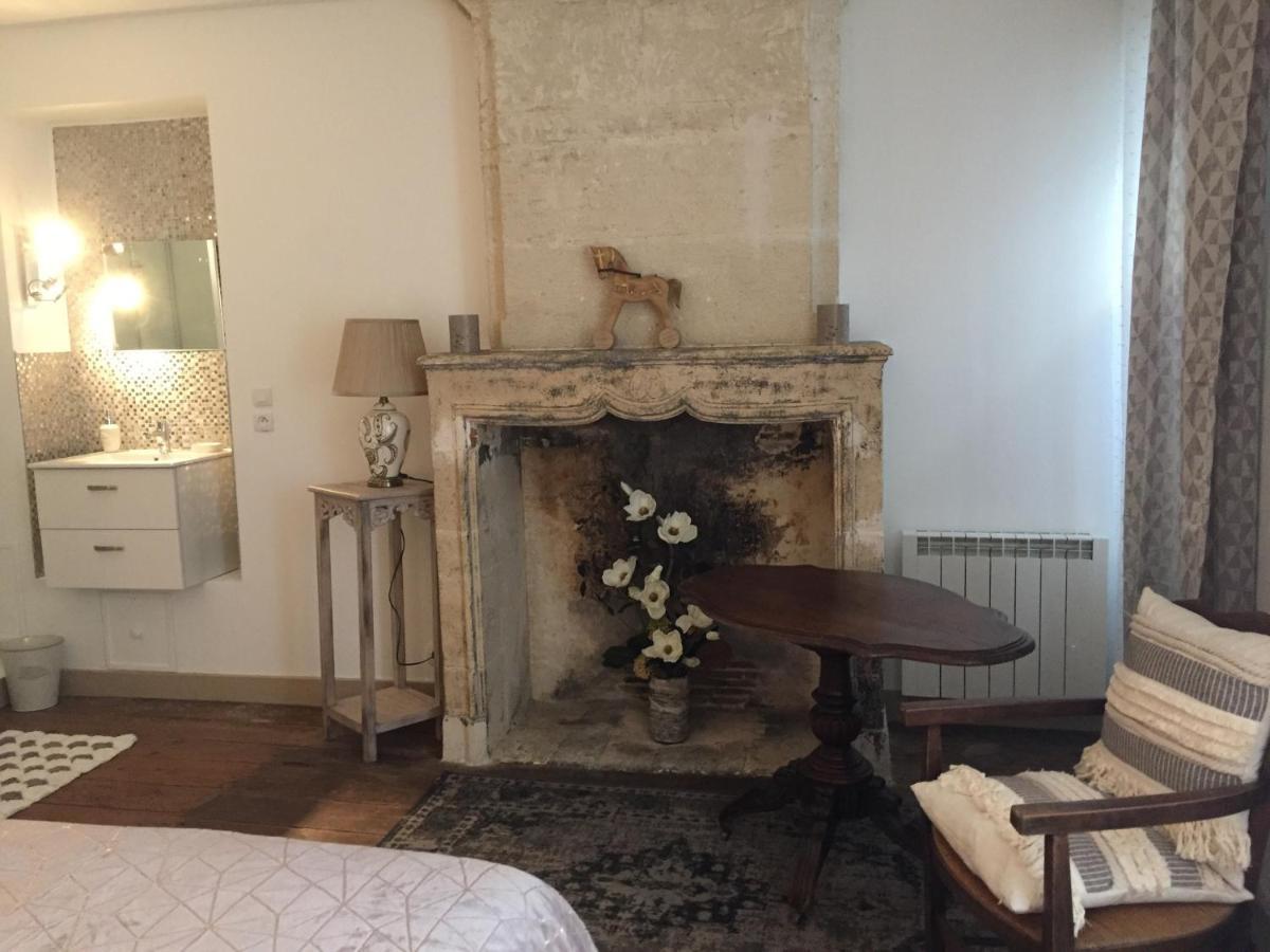De Charme Et D'Eau Bed & Breakfast Saint-Savinien Екстериор снимка