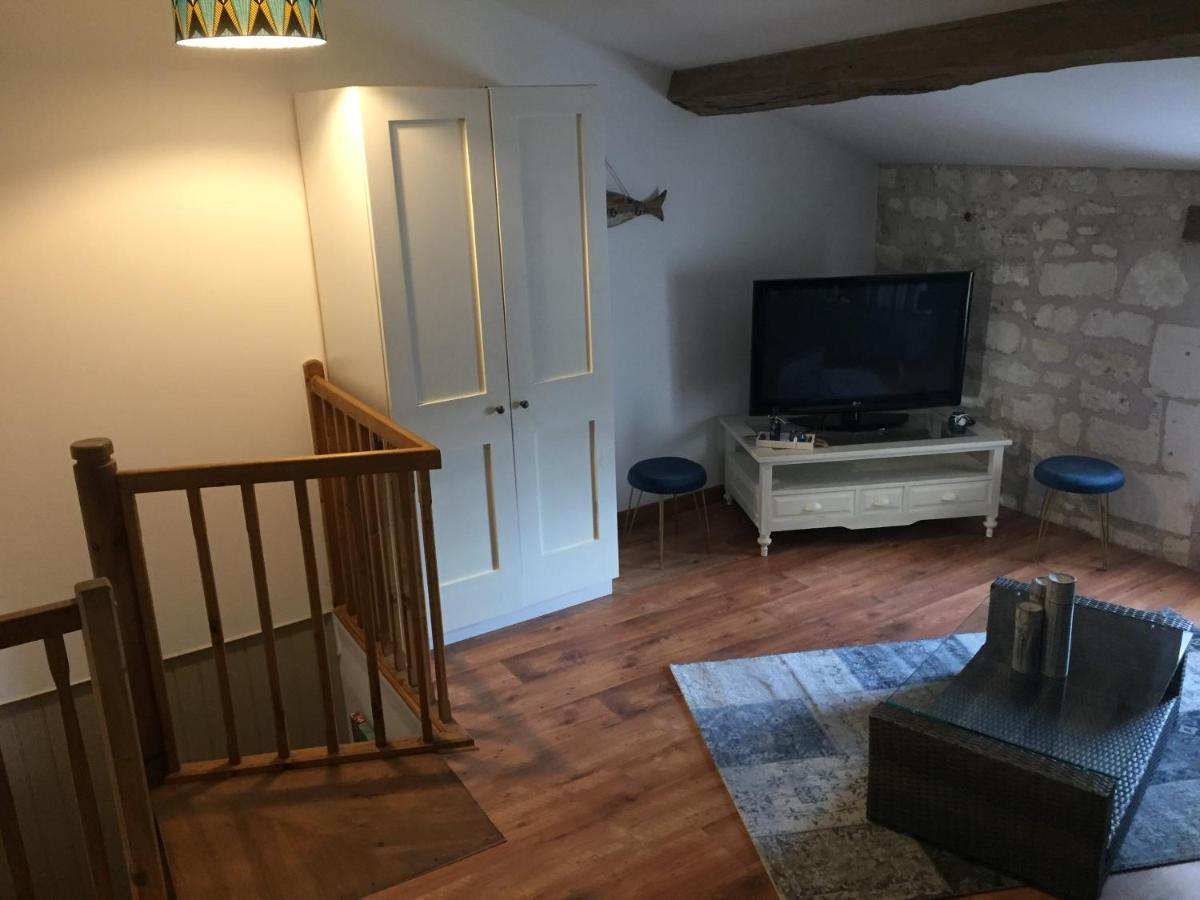De Charme Et D'Eau Bed & Breakfast Saint-Savinien Екстериор снимка