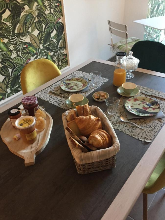 De Charme Et D'Eau Bed & Breakfast Saint-Savinien Екстериор снимка